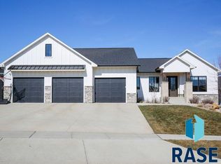7416 E Donnelly Dr, Sioux Falls, SD 57110