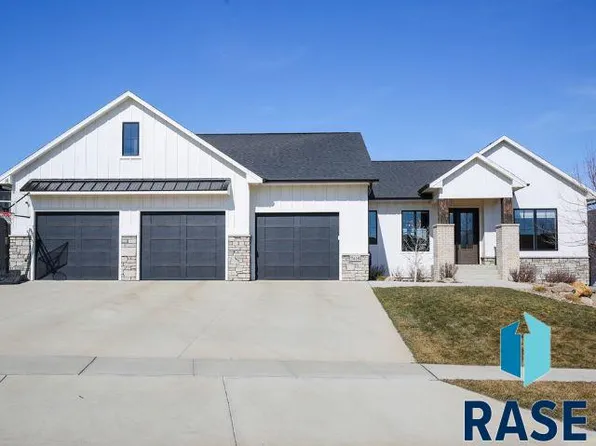 7416 E Donnelly Dr, Sioux Falls, SD 57110