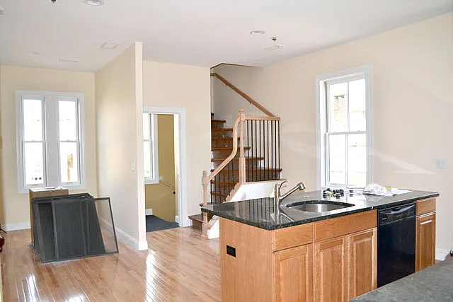 5 bed, 2.5 bath, $4,875 — Photo 3