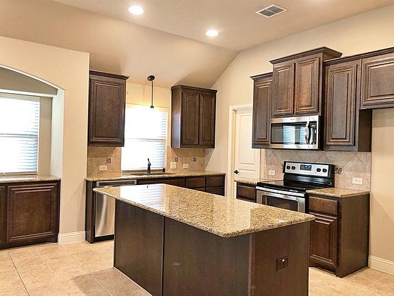 5th image of 1608 Silver Ln