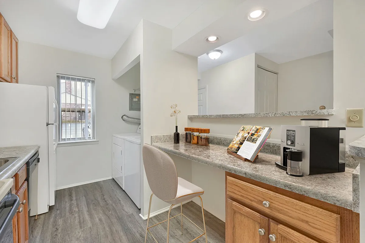 Building Photo - Oakview Estates