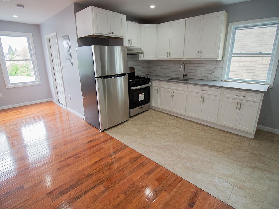 1st image of 166 N 15th St Floor 3