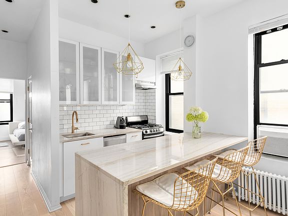 4th image of 327 W 83rd St