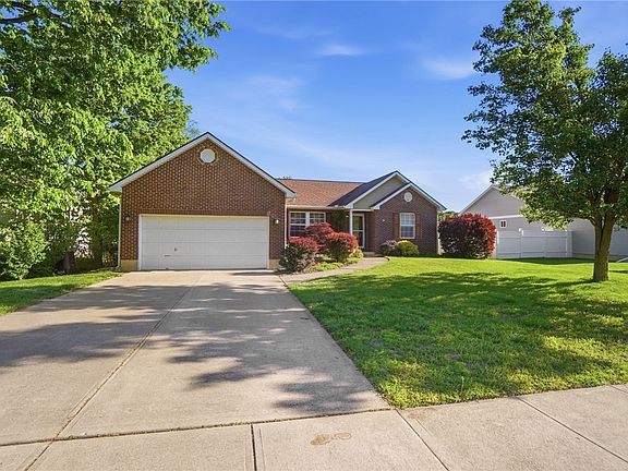 3rd image of 640 Maxwell Ct