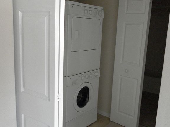 5th image of 110 Hearne Ct APT 203
