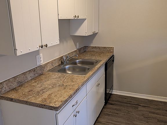 5th image of 424 Langley Ave