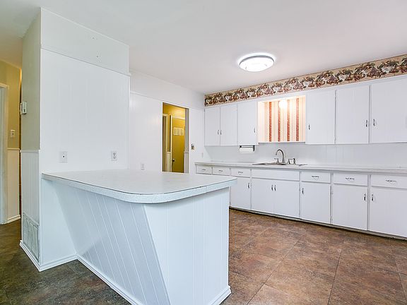 5th image of 3509 Juanita Ave