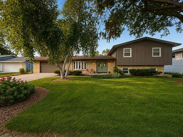 5321 Comanche Way — Photo 1