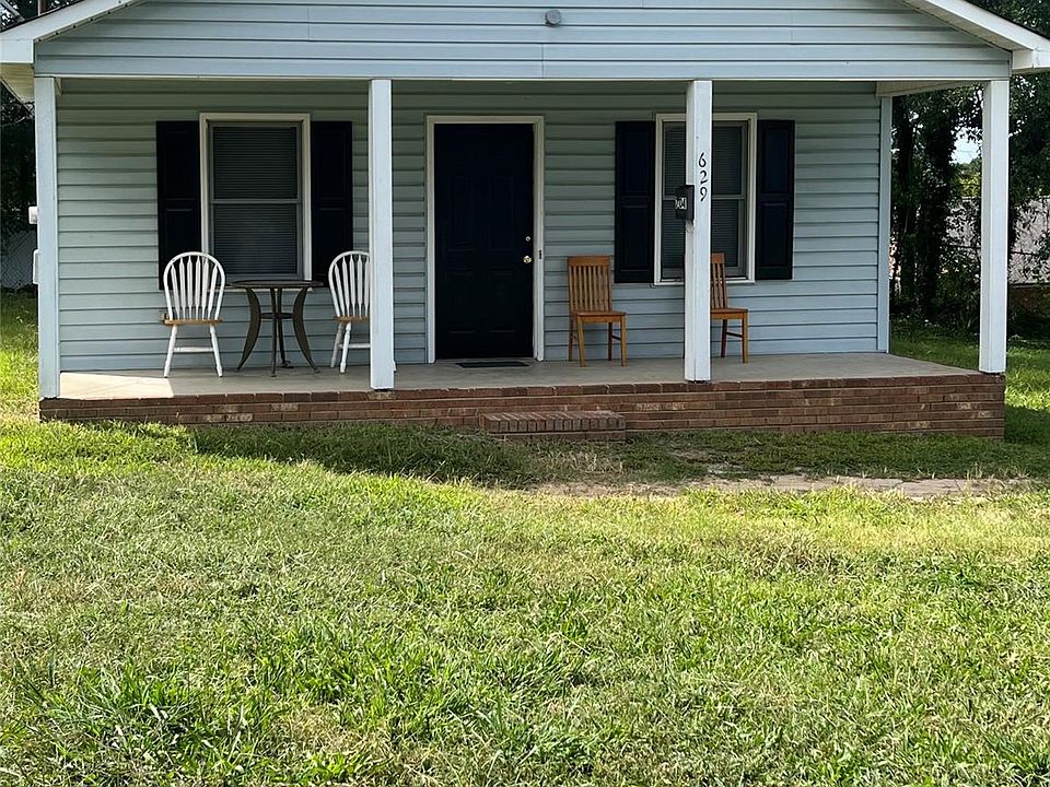 1st image of 629 Moran St