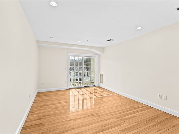 2nd image of 328 Copeland St APT 2C