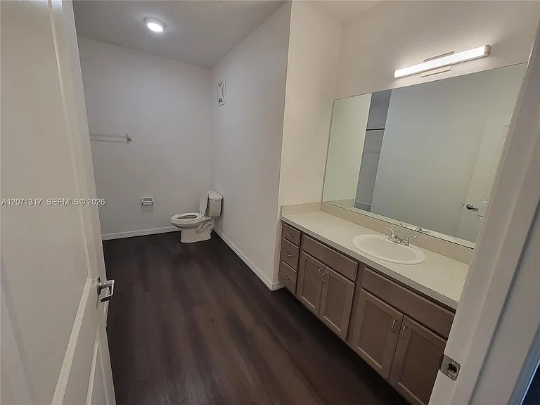 8247 Tanager Sq #301 — Photo 14