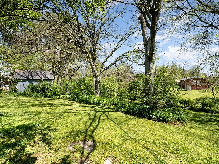216 Granada Dr — Photo 18