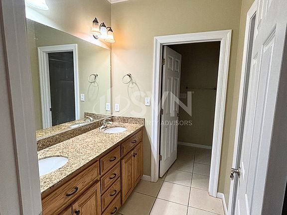 3rd image of 1708 W Hill Ave