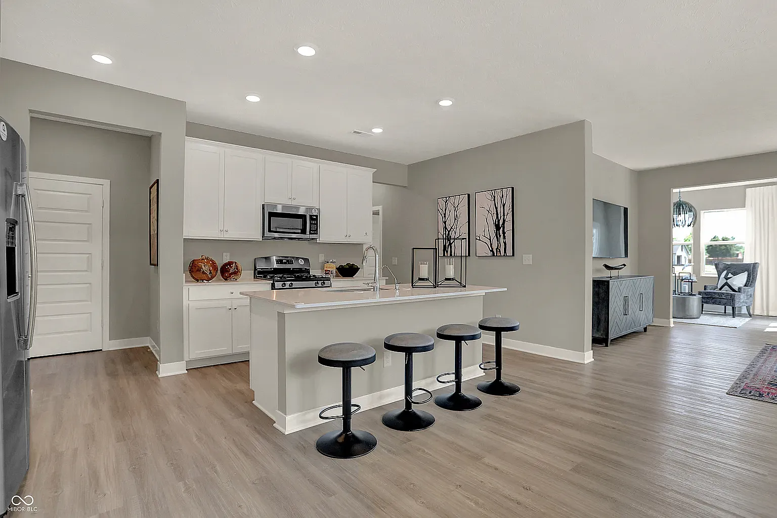 5 bed, 2580 sqft, $3,200 — Photo 1