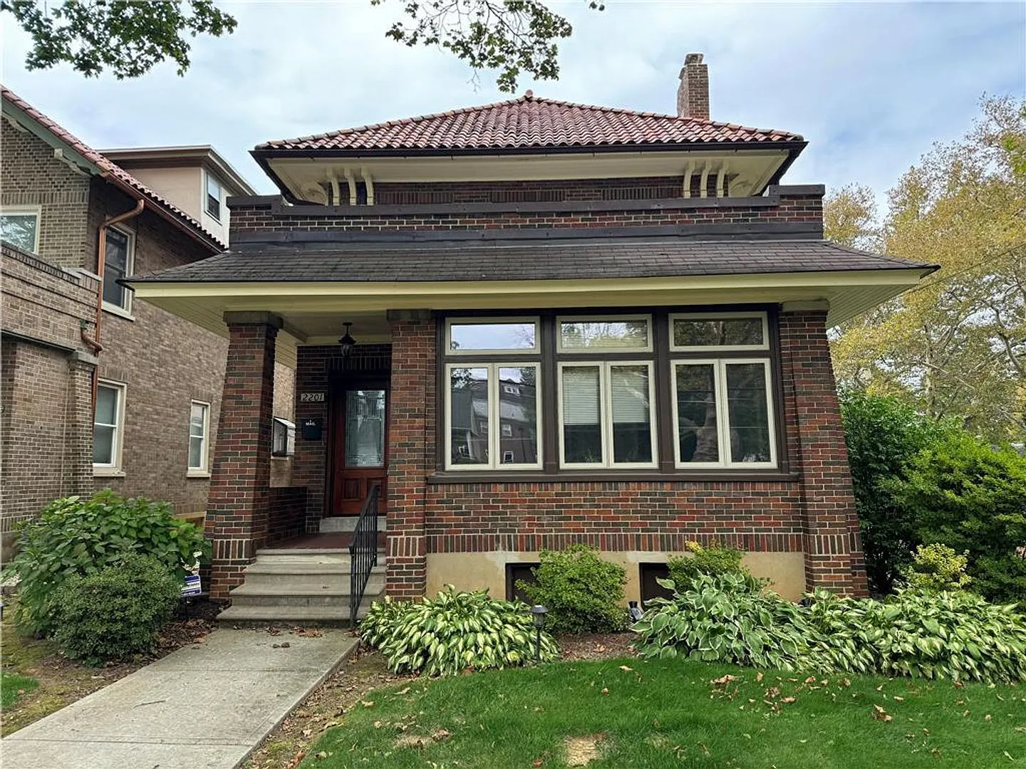 Stunning Five Bedroom/ Three And A Half Bath West End Home — Photo 1