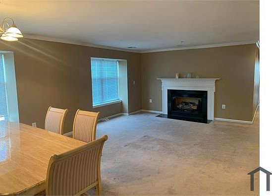 3rd image of 4550 Chaucer Way Unit 305