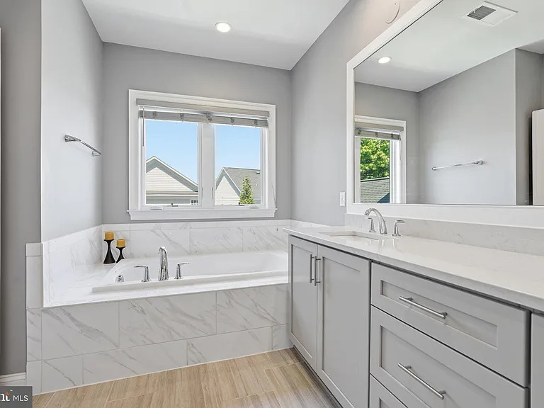 9123 Old Georgetown Rd — Photo 23