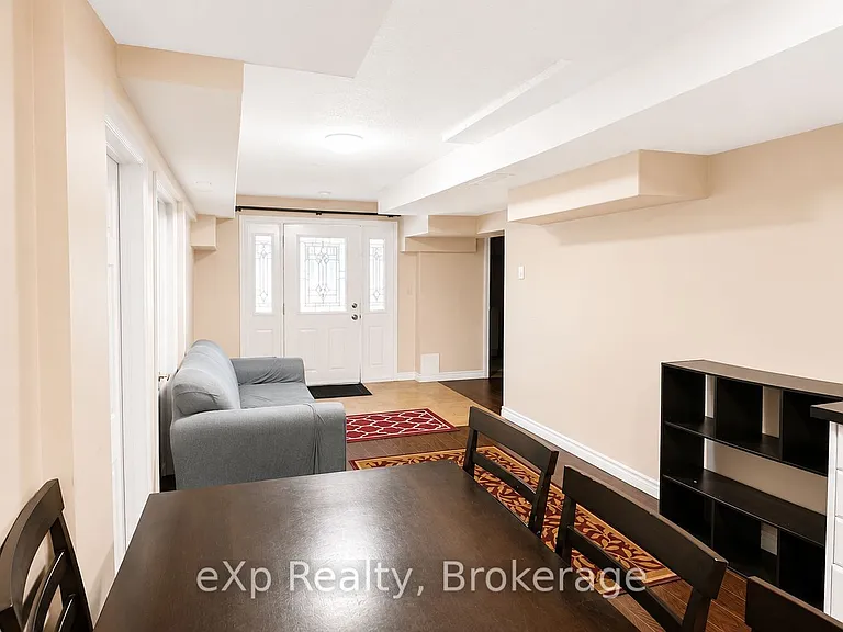 2 Foxwood Cres #B — Photo 6