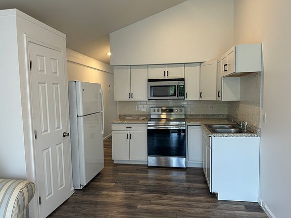 3rd image of 25055 Arrie Dr