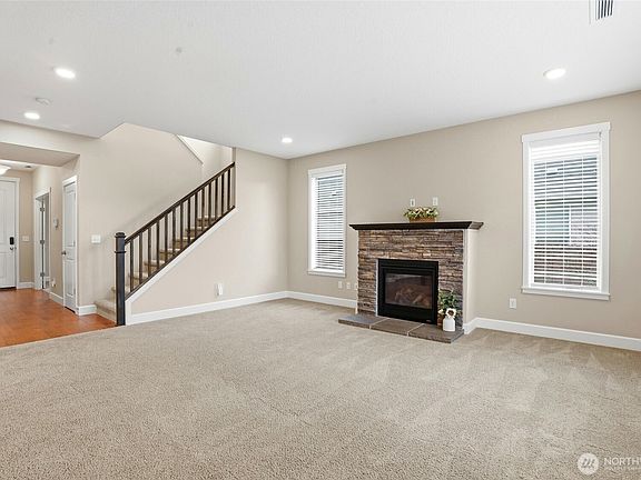 4th image of 2622 NE 8th Avenue