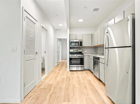 1731 Lacombe Avenue image 9 of 23