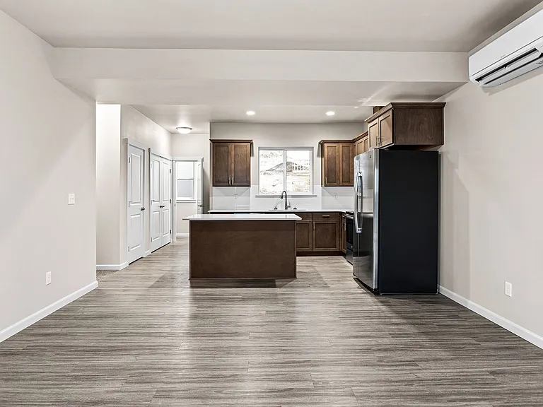 6716 W Washington Ave — Photo 2