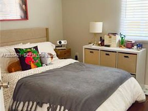 2nd image of 2845 NE 185th St APT 908