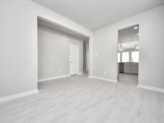 5th image of 16018 Sycamore Maple Ln