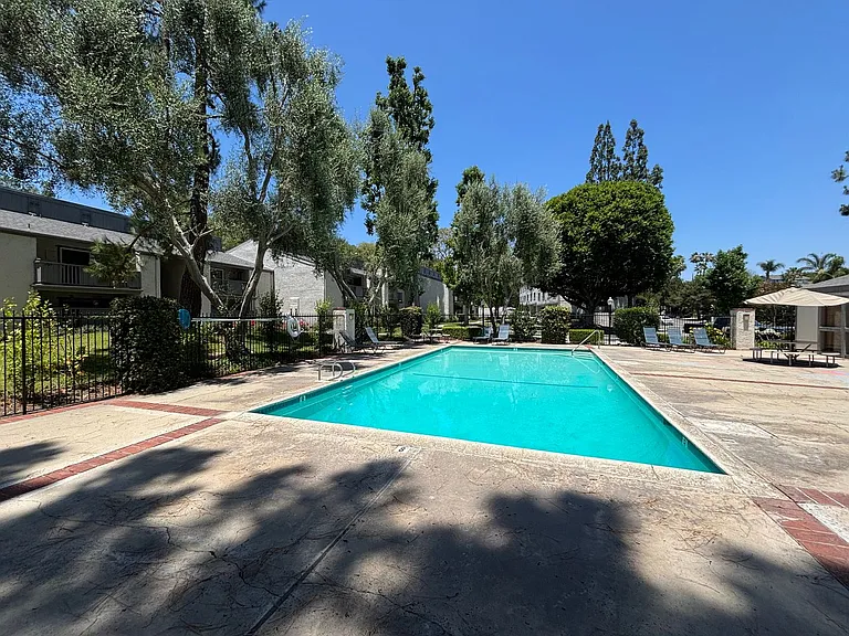 1819 Brea Blvd — Photo 24