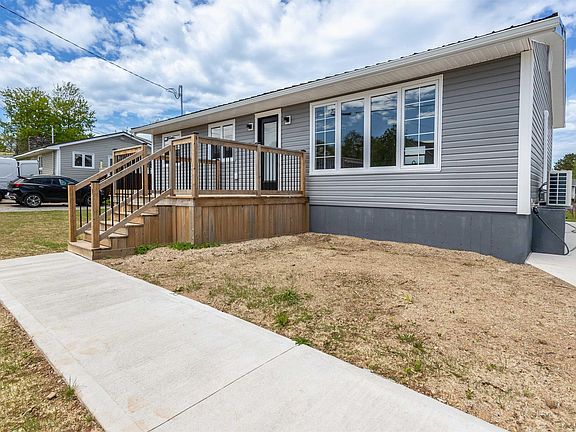 3rd image of 162 Monteith Ave