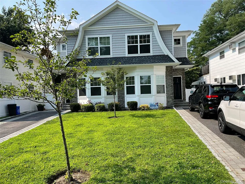 9 Mohegan Ave #A