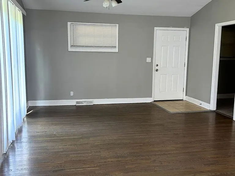 8350 Lakewood Ave — Photo 4