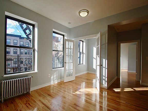 3rd image of 880 St Nicholas Ave APT 25