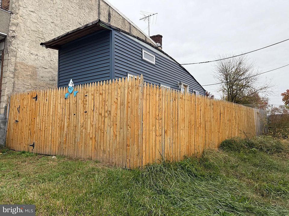 1st image of 166 W Albanus 1/2 St