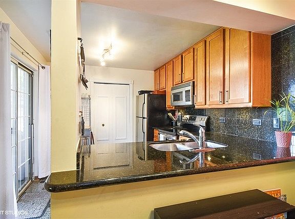 5th image of 1650 White Oak Ln APT 1