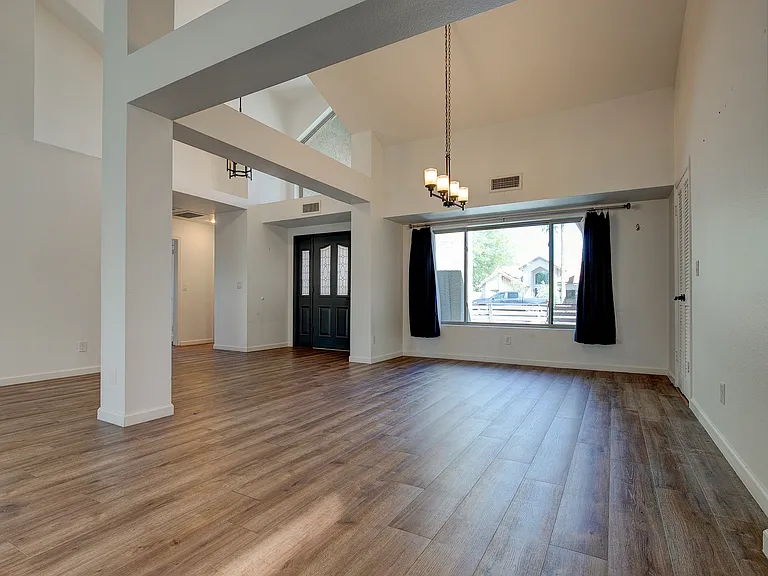 1945 E Velvet Dr — Photo 12
