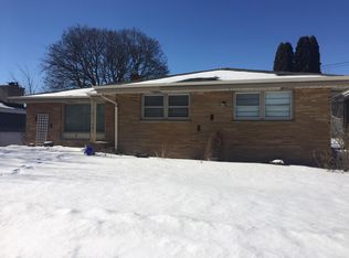 2327 N 113th St, Wauwatosa, WI 53226