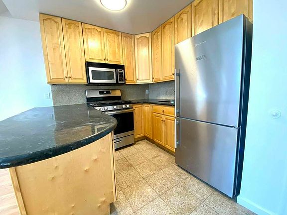 3rd image of 667 Grand St APT 4A