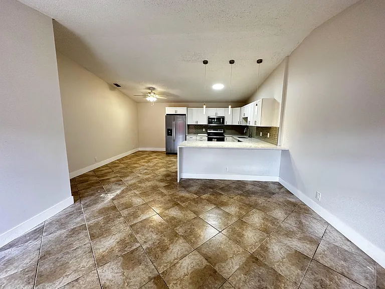 4326 Woodstock Dr #C — Photo 32