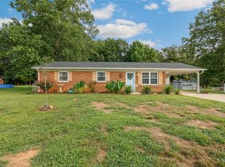 4755 Nokomis Dr, Kernersville, NC 27284