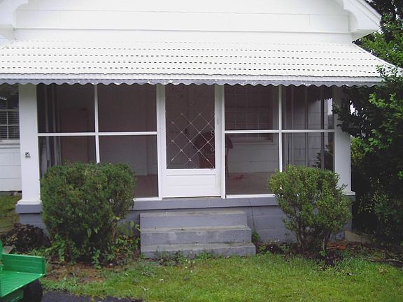 Screened in Side Porch