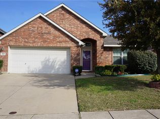 844 Ridge Point Dr, Grand Prairie, TX 75052