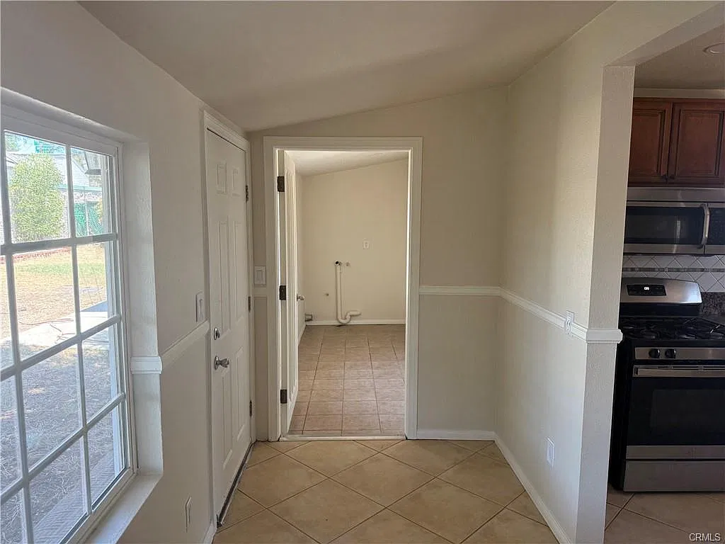 3 bed, 1337 sqft, $3,550 — Photo 4