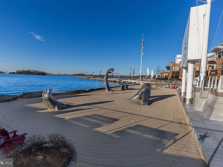 712 Sentry Sq — Photo 56