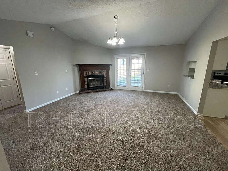 3 bed, 2.0 bath, 1348 sqft, $1,800 — Photo 3