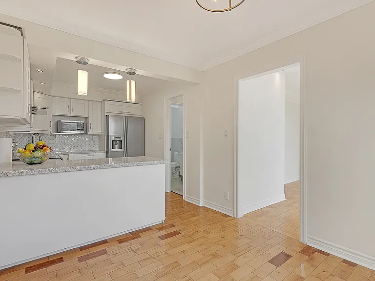 1345 Saint James Ave — Photo 15