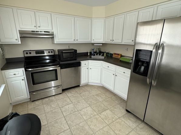 584 Wrensong Rd #B, Yardley, PA 19067