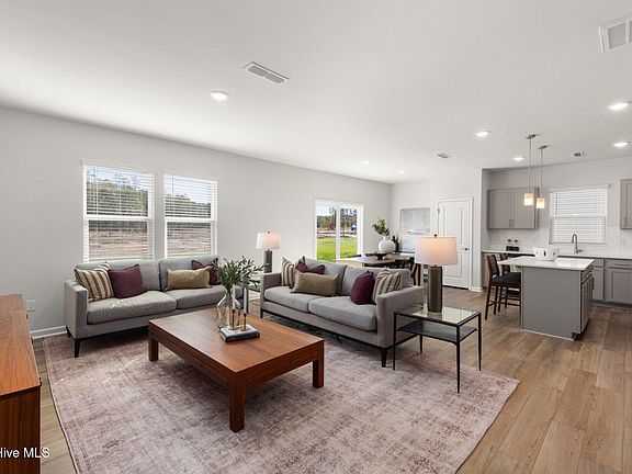 3rd image of 343 Scottsdale Drive