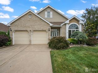 9 York Ct, Monroe Township, NJ 08831