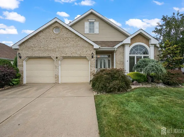 9 York Ct, Monroe Township, NJ 08831